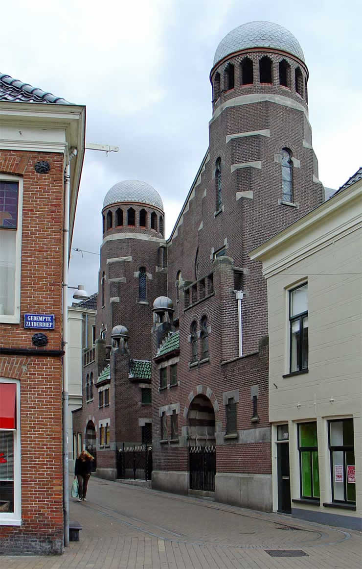 Folkingestraat met synagoge (gezien vanaf het Gedempte Zuiderdiep)